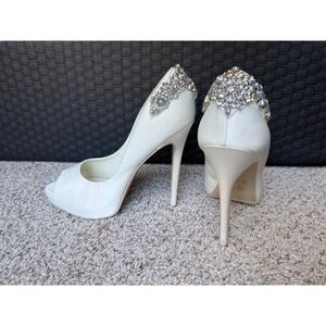Jewel Badgley Mischka Ivory Satin Peep‎ Toe Rhinestone bride Heels women Sz 10